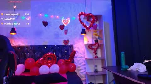 Caroline Scoth online show from February 2025 10:04:02 PM