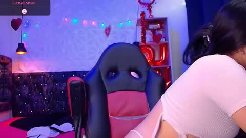 Caroline Scoth online show from February 2025 05:48:02 PM