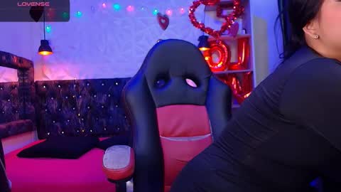 Caroline Scoth online show from March 2025 05:25:01 PM