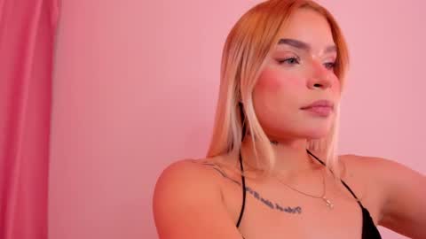 carolinna_ online show from December 2024 02:07:02 AM