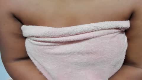 Snapshot of carolinnagomez chatting on February 2026 01:33:01 AM Caro online show from February 2026 01:33:01 AM