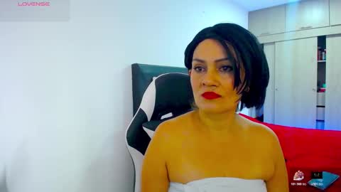 CarolinneFiotti online show from December 2025 01:31:02 PM