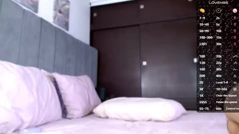 Carolinne online show from February 2025 01:06:01 PM