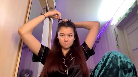 Snapshot of carolynexford chatting on December 2025 06:08:02 AM Emma online show from December 2025 06:08:02 AM