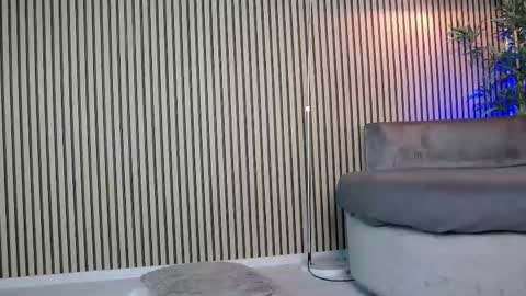 carolynnx online show from October 2025 09:32:02 AM