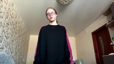 Snapshot of carolynrossnagel chatting on April 2026 08:17:02 AM Caroline online show from April 2026 08:17:02 AM