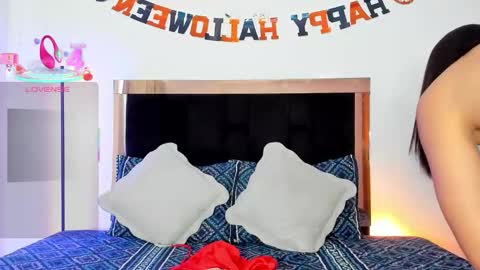 Caro  online show from October 2025 06:18:01 PM