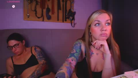 Snapshot of carrie_moonshine chatting on April 2026 06:57:01 PM Carrie online show from April 2026 06:57:01 PM