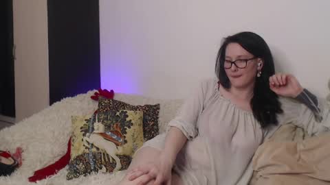 Snapshot of carriecastle chatting on April 2026 09:01:02 PM Caroline online show from April 2026 09:01:02 PM