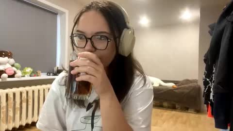 Emilia online show from December 2025 03:11:02 AM