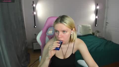 Snapshot of casey__miller chatting on October 2025 01:36:02 AM casey__miller online show from October 2025 01:36:02 AM