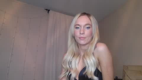 Snapshot of caseygirl6879 chatting on October 2025 02:42:02 AM Casey Lakes online show from October 2025 02:42:02 AM