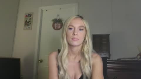 Snapshot of caseygirl6879 chatting on January 2026 04:27:01 AM Casey Lakes online show from January 2026 04:27:01 AM