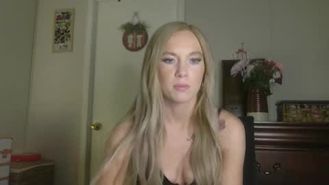 Snapshot of caseygirl6879 chatting on February 2026 06:09:01 AM Casey Lakes online show from February 2026 06:09:01 AM