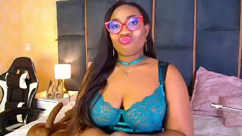 Snapshot of caseymoon chatting on November 2025 12:26:01 PM Casey online show from November 2025 12:26:01 PM