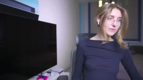 Seductress Cassia  FINDOM AND SADISM  NO NUDE online show from February 2026 04:32:01 PM