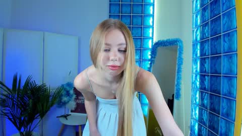 Snapshot of cassie_palmer chatting on December 2024 11:40:01 AM Hello my name is Cassie and my friend Nilo is also here online show from December 2024 11:40:01 AM