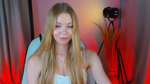 Snapshot of cassie_palmer chatting on January 2025 09:33:02 AM Hello my name is Cassie and my friend Nilo is also here online show from January 2025 09:33:02 AM