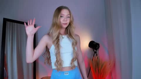 Snapshot of cassie_palmer chatting on February 2025 09:39:02 AM Hello my name is Cassie and my friend Nilo is also here online show from February 2025 09:39:02 AM