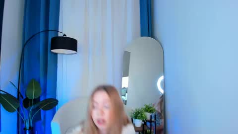 Snapshot of cassie_palmer chatting on February 2025 06:29:02 AM Hello my name is Cassie and my friend Nilo is also here online show from February 2025 06:29:02 AM