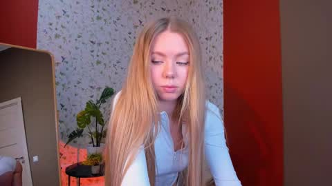 Snapshot of cassie_palmer chatting on March 2025 06:54:02 AM Hello my name is Cassie and my friend Nilo is also here online show from March 2025 06:54:02 AM
