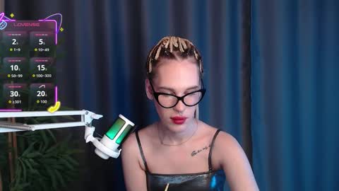 Cassie online show from December 2025 07:48:02 AM