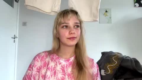 Snapshot of cassijent chatting on April 2026 03:42:02 PM Olivia online show from April 2026 03:42:02 PM