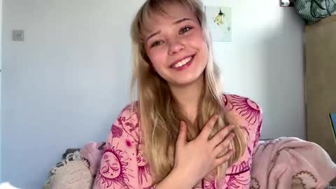 Snapshot of cassijent chatting on April 2026 07:09:01 AM Olivia online show from April 2026 07:09:01 AM