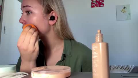 Snapshot of cassijent chatting on April 2026 07:08:01 AM Olivia online show from April 2026 07:08:01 AM