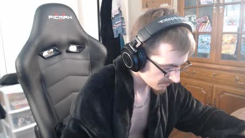 Snapshot of casuallycorrupt chatting on October 2025 12:11:02 AM casuallycorrupt online show from October 2025 12:11:02 AM