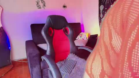 Snapshot of cat__moon__ chatting on July 2026 04:42:02 PM Karol online show from July 2026 04:42:02 PM