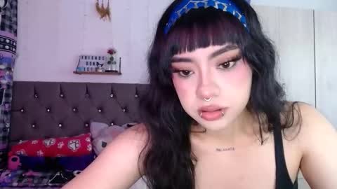 Snapshot of cat_mila_ chatting on April 2026 07:46:01 AM Mila online show from April 2026 07:46:01 AM