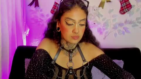 Snapshot of cata_greenn chatting on December 2024 10:45:02 PM Cata green model independient online show from December 2024 10:45:02 PM