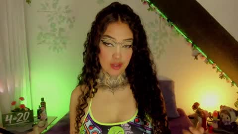 Snapshot of cata_greenn chatting on January 2025 09:29:01 PM Cata green model independient online show from January 2025 09:29:01 PM