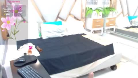 Snapshot of catalillina_love1 chatting on December 2024 12:35:01 PM Cata online show from December 2024 12:35:01 PM