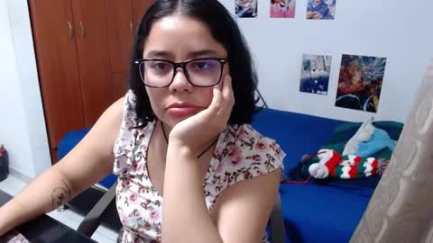 catalinaa_lovee online show from September 2025 12:55:01 AM