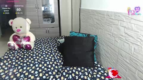 Snapshot of catalinahenao chatting on June 2026 11:15:02 AM cata online show from June 2026 11:15:02 AM