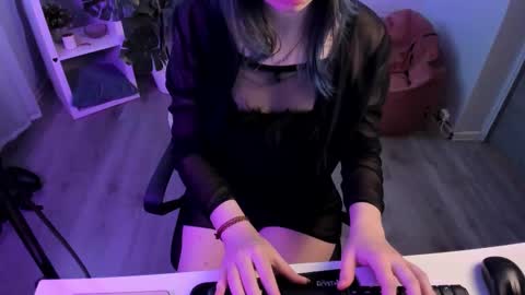 Snapshot of catherine_wine chatting on March 2026 01:14:02 PM Catherine online show from March 2026 01:14:02 PM