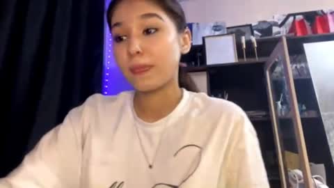 Snapshot of catherinepirs chatting on April 2026 12:21:01 PM catherinepirs online show from April 2026 12:21:01 PM