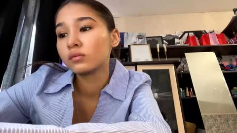 Snapshot of catherinepirs chatting on April 2026 09:27:01 AM catherinepirs online show from April 2026 09:27:01 AM