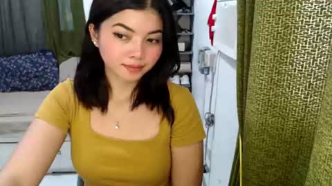 Snapshot of cathy_lyn chatting on June 2026 06:19:01 AM cathy_lyn online show from June 2026 06:19:01 AM