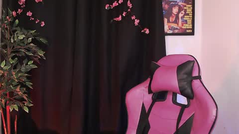 Snapshot of cati_petite chatting on April 2026 01:58:02 AM Cati help me reach my goal of 100 thumbs up again 3 online show from April 2026 01:58:02 AM