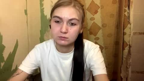 Lola online show from October 2025 09:31:02 PM