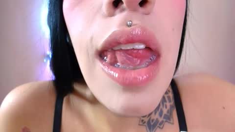 Cattleya online show from November 2025 04:01:02 AM