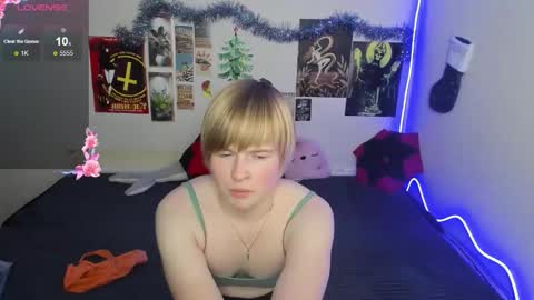 Snapshot of cattie_w_ chatting on January 2026 01:09:02 AM cattie_w_ online show from January 2026 01:09:02 AM