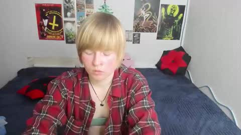 Snapshot of cattie_w_ chatting on February 2026 01:18:02 AM cattie_w_ online show from February 2026 01:18:02 AM