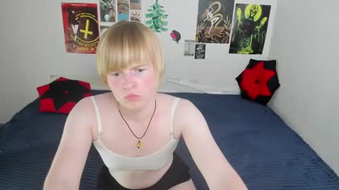 cattie_w_ online show from June 2026 01:19:01 AM