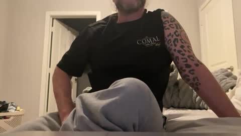 caucasian_caramel online show from September 2025 12:04:01 AM