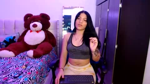 Snapshot of caylinn19 chatting on October 2025 04:22:01 AM Caylinn online show from October 2025 04:22:01 AM