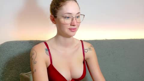 Snapshot of cb_ivanna chatting on May 2026 06:44:01 AM Ivanna online show from May 2026 06:44:01 AM